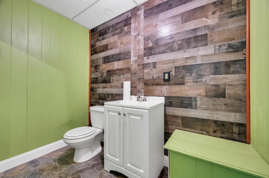 More Photos Of 2539 Middle Country Rd, Centereach Office For Sale