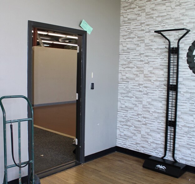 More Photos Of 2733 Mcconnell Rd, Fayetteville General Retail For Lease