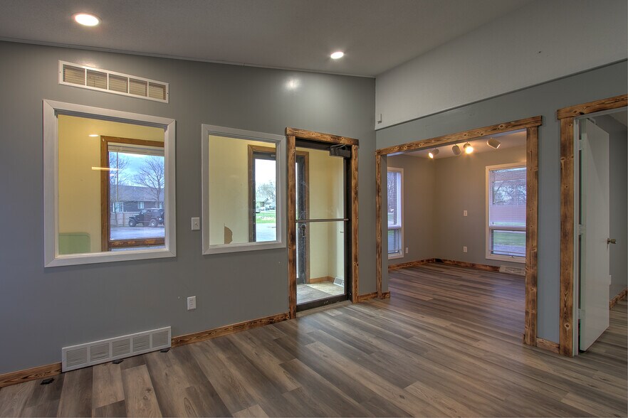 More Photos Of 111 4th Ave, Pease Flex For Sale