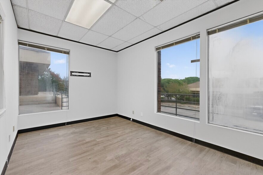 More Photos Of 8870 Business Park Dr, Austin Loft Creative Space For Lease