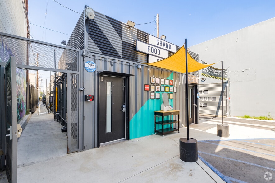 More Photos Of 358 W 38th St, Los Angeles Freestanding For Lease