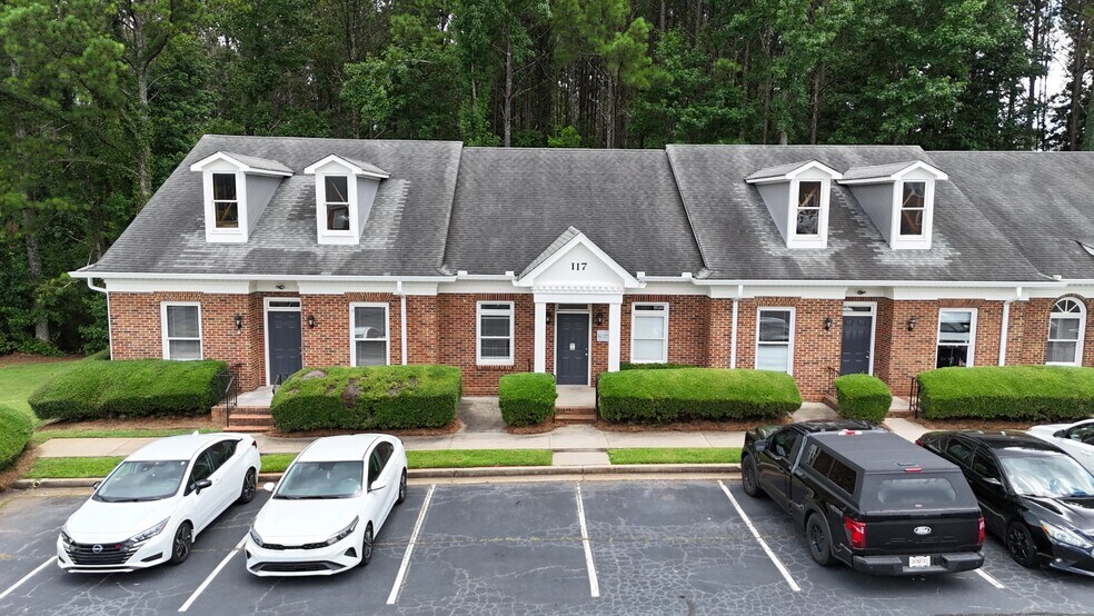 Primary Photo Of 117 Governors Sq, Fayetteville Medical For Lease