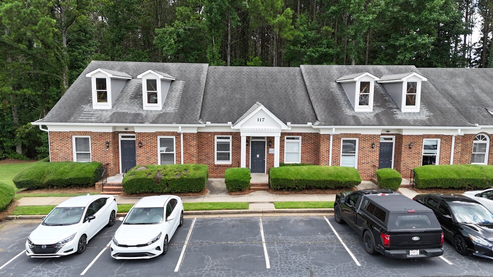 Primary Photo Of 117 Governors Sq, Fayetteville Medical For Lease