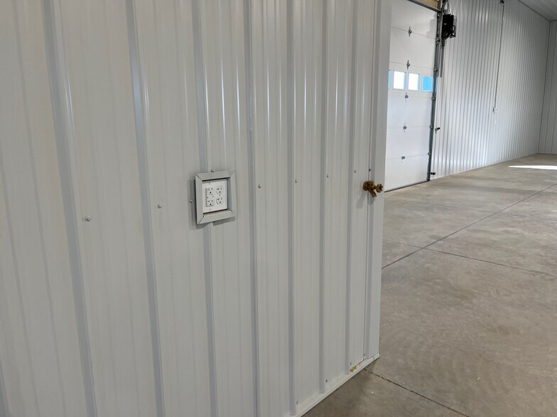 More Photos Of 414 Americas Way, Box Elder Warehouse For Lease