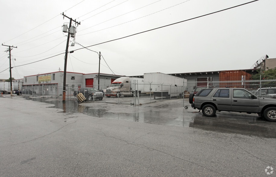 More Photos Of 7130 NW 35th Ave, Miami Warehouse For Lease