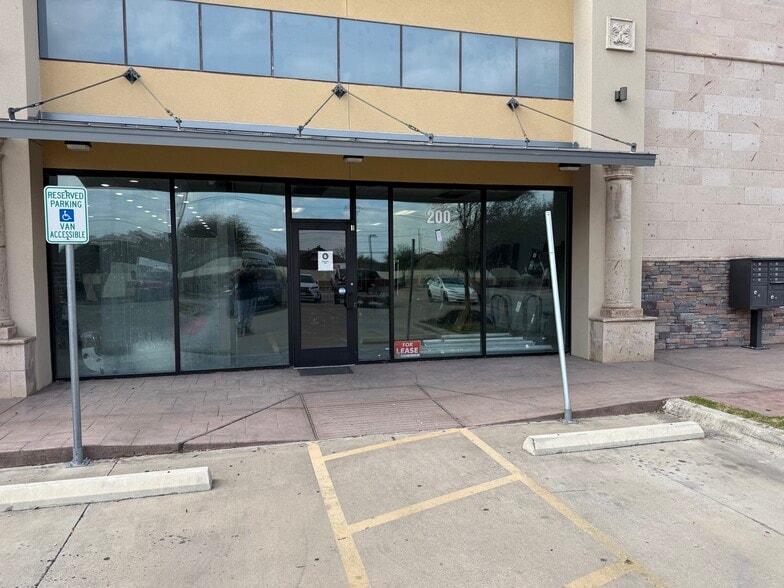 More Photos Of 11330 Manchaca Rd, Austin Freestanding For Lease