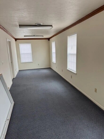 More Photos Of 1517 Broadway St, Clarksville Office For Lease