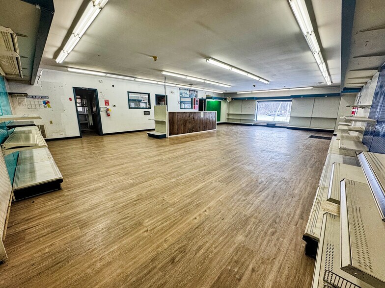 More Photos Of 33 Transport Dr, Bennington Freestanding For Sale