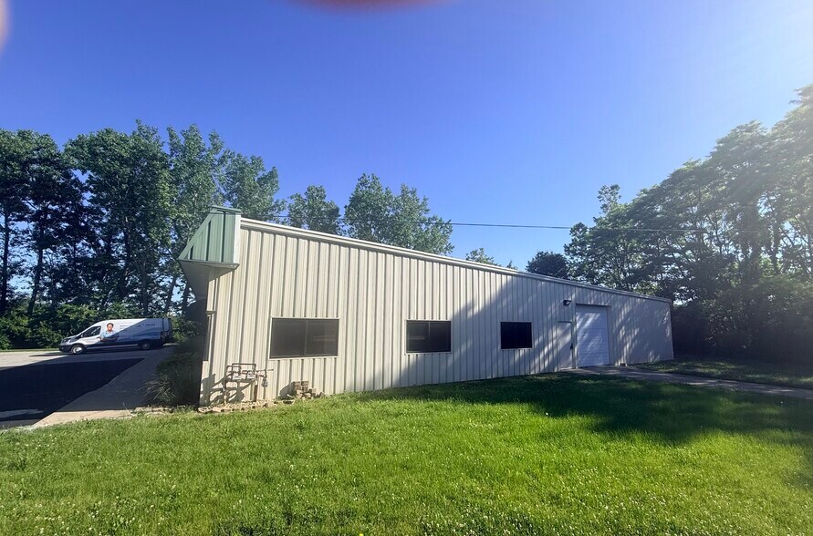 More Photos Of 615-619 Commerce Rd, Richmond Office For Lease