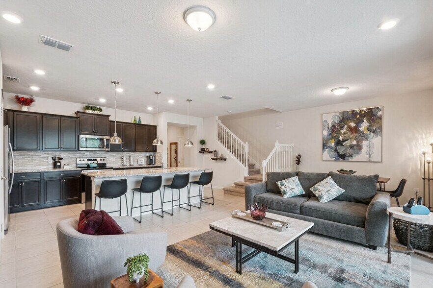 More Photos Of 921 Paradise Dr, Davenport Apartments For Sale