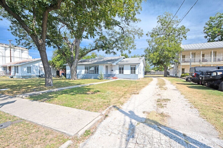 More Photos Of 268 E Mill St, New Braunfels Medical For Lease