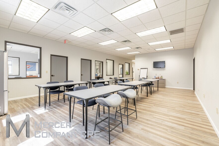 More Photos Of 4920 W I-40 Service Rd, Oklahoma City Showroom For Lease