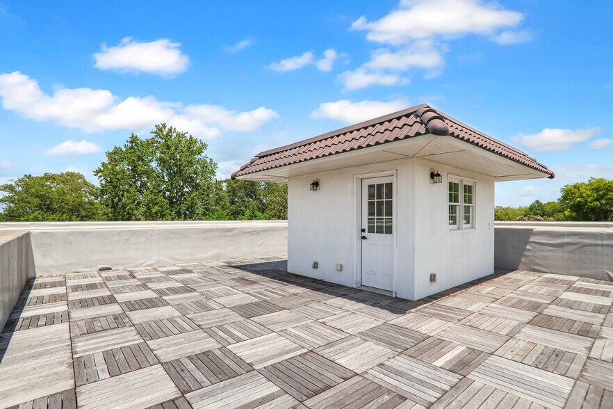 More Photos Of 1074 Ponce De Leon Ave, Atlanta Office For Sale