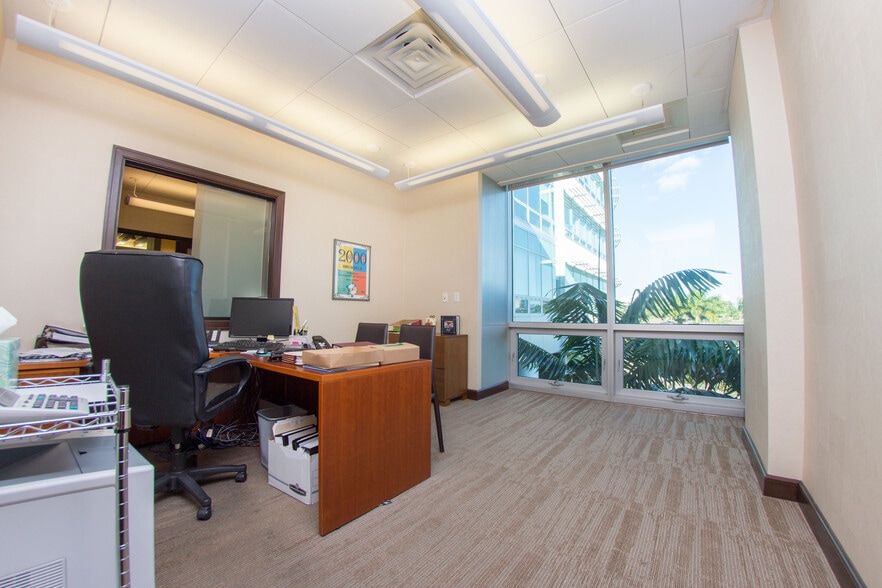 More Photos Of 20900 NE 30th Ave, Aventura Office For Sale