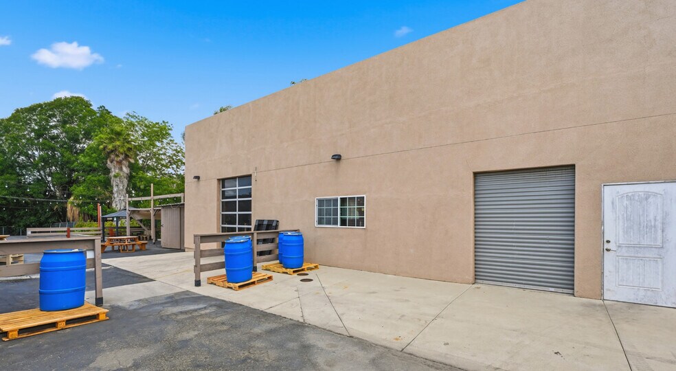 More Photos Of , Vista General Retail For Sale