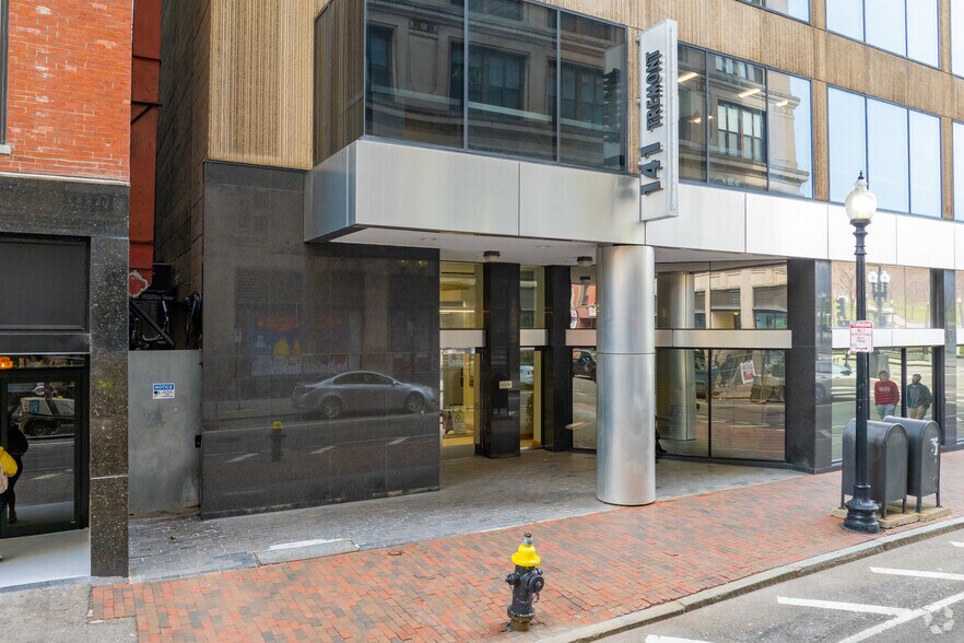 More Photos Of 141 Tremont St, Boston Office For Sale