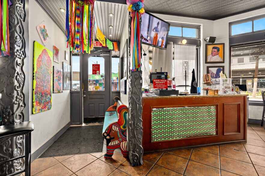 More Photos Of 1012-1032 S Presa St, San Antonio Unknown For Lease