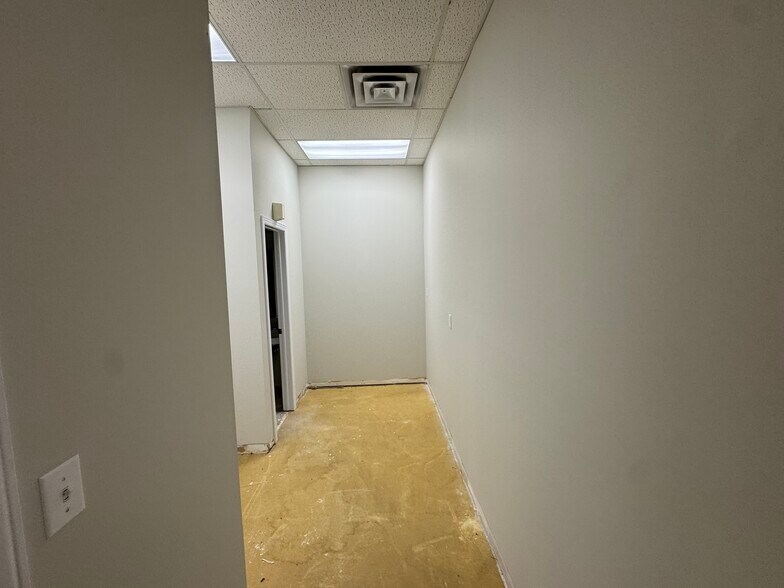 More Photos Of 295 Southgate Dr, Guelph Flex For Lease