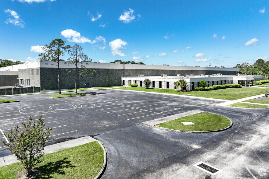 More Photos Of 600 Wells Rd, Orange Park Distribution For Sale