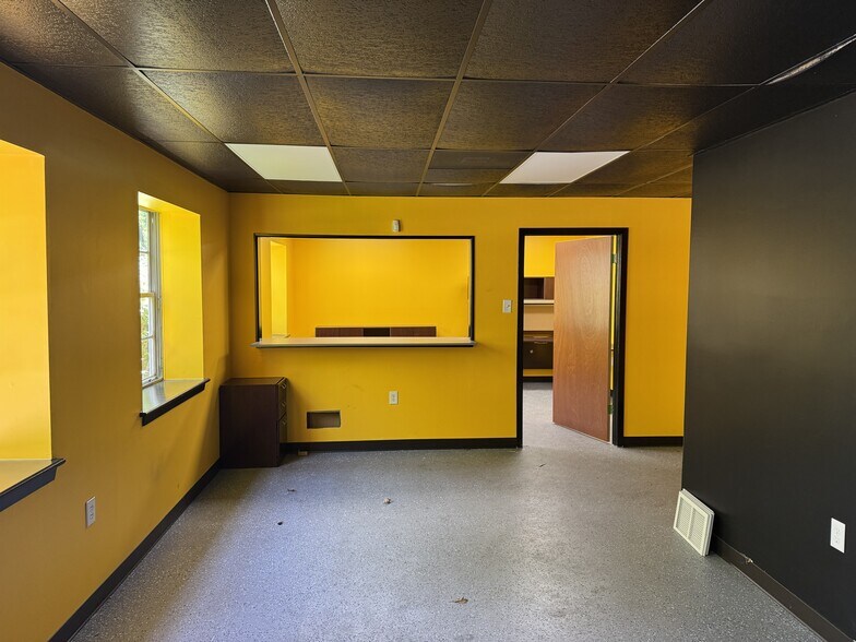 More Photos Of 9430 Earley Dr, Hagerstown Service For Lease