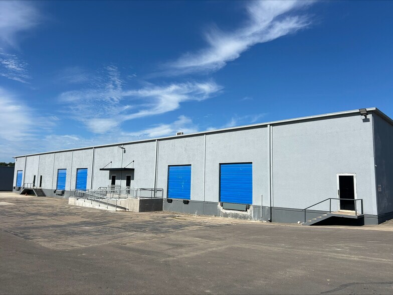 More Photos Of 5721 E Rosedale St, Fort Worth Unknown For Lease