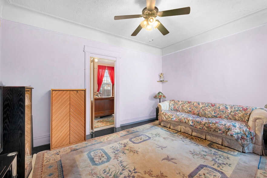 More Photos Of 3172 44th St, Astoria Multifamily For Sale