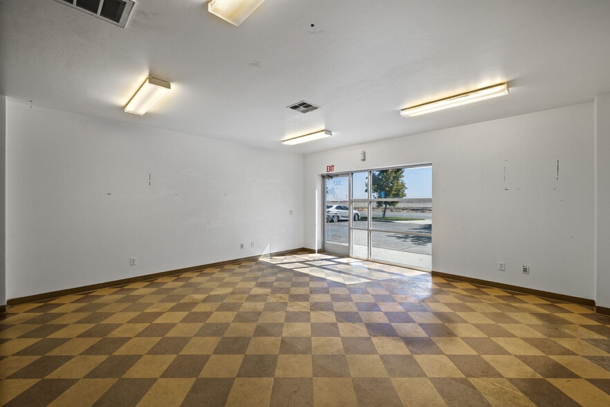 More Photos Of 2550 E Belle Ter, Bakersfield Manufacturing For Lease