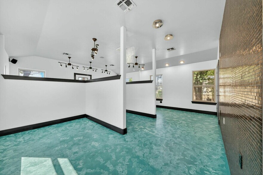 More Photos Of 926 E Blanco Rd, Boerne Office For Lease