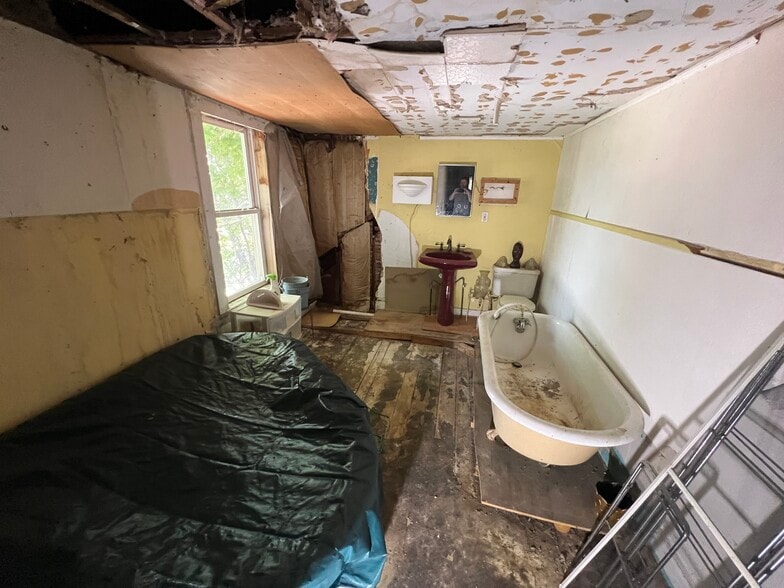 More Photos Of 502 Manchester St, Manchester Multifamily For Sale