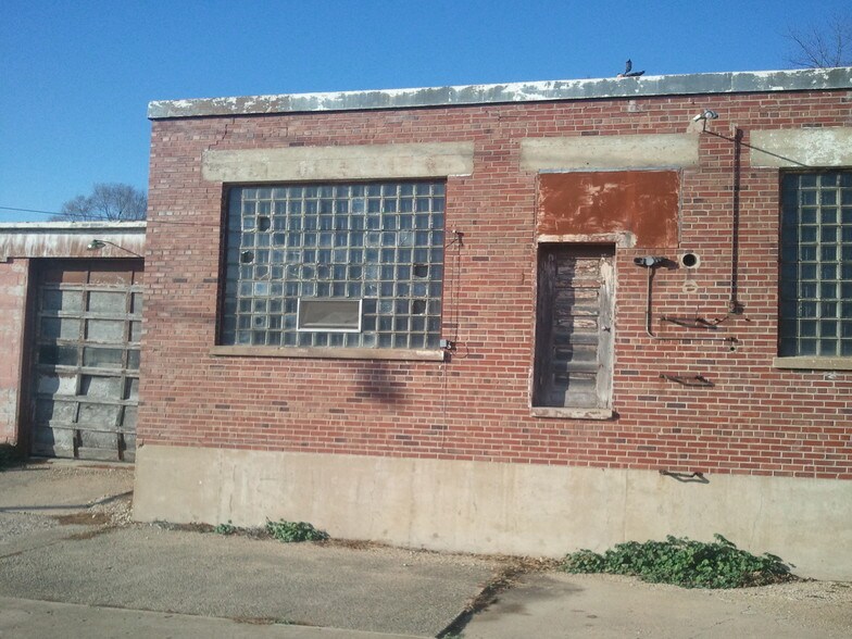 More Photos Of 118 E Main St, Mc Connell Warehouse For Sale