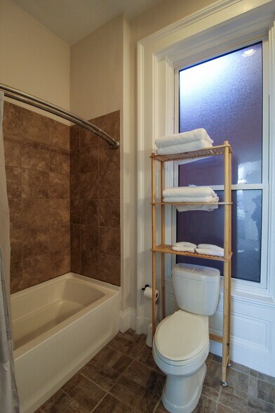 More Photos Of 440 Hopkins St, Cincinnati Apartments For Sale