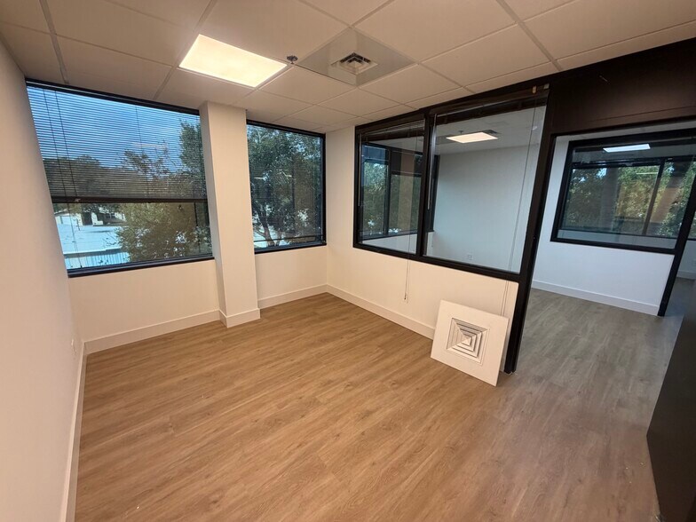 More Photos Of 6698 68th Ave N, Pinellas Park Loft Creative Space For Lease
