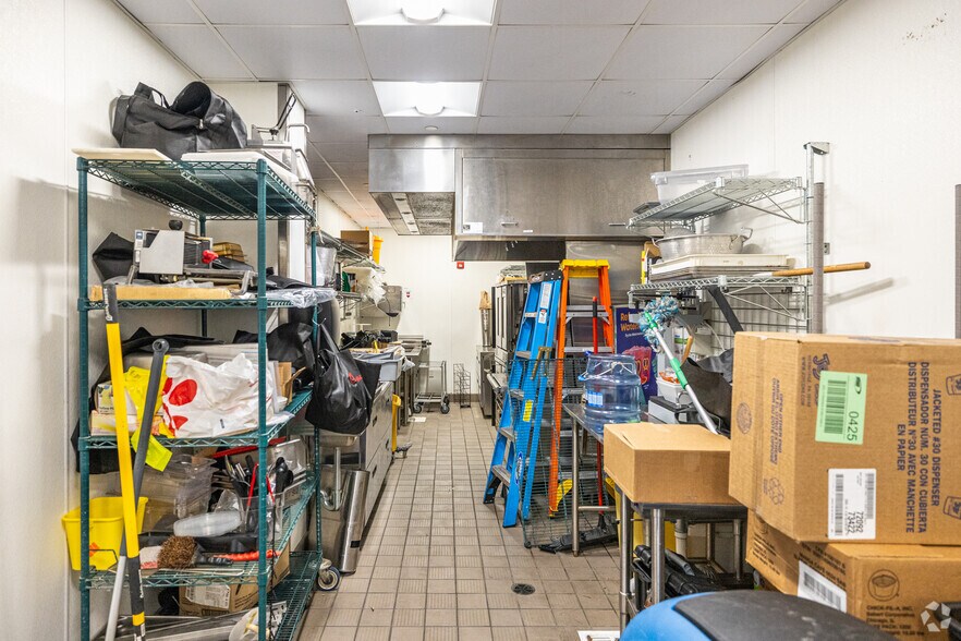 More Photos Of 17-19 Simpson Rd, Columbia Service Station For Sale