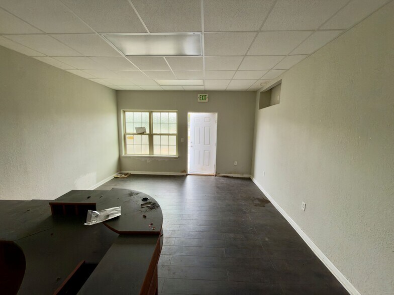 More Photos Of 2000 N Pace Blvd, Pensacola Auto Dealership For Sale