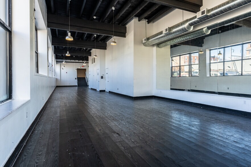 More Photos Of 400 W Chelten Ave, Philadelphia Freestanding For Lease