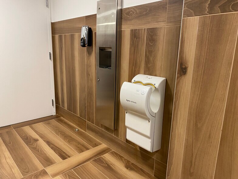 More Photos Of 1 Northeastern Blvd, Salem Office For Lease