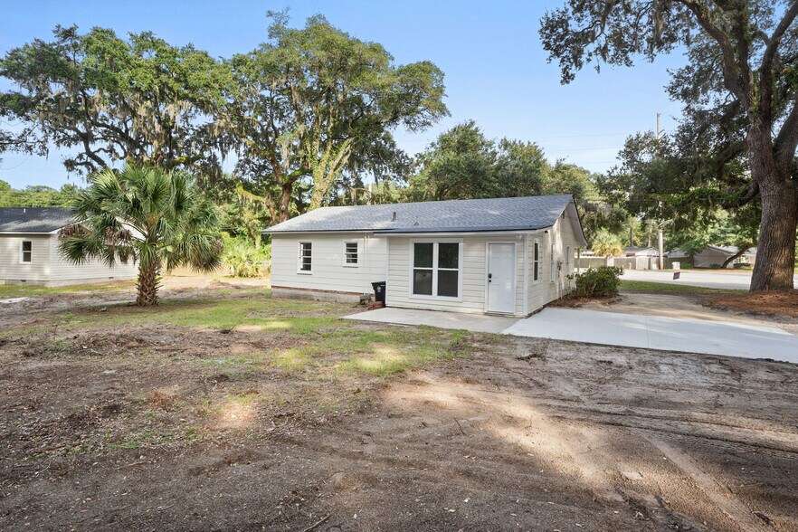 More Photos Of 27 Miller Dr W, Beaufort Office Residential For Sale