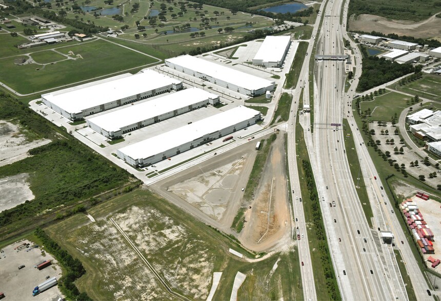 More Photos Of 5959 E Sam Houston Pky S, Houston Unknown For Lease