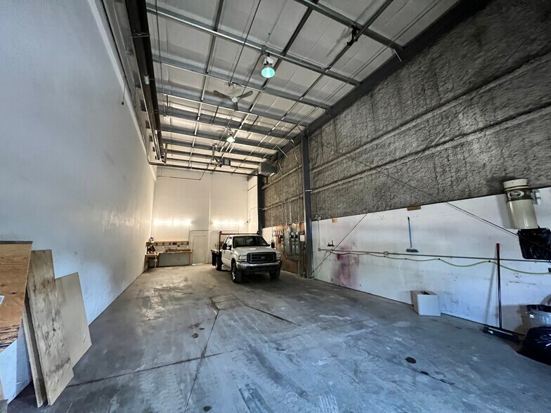 More Photos Of 8121 49 Ave Close, Red Deer Service For Sale