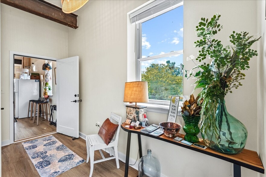 More Photos Of 10 Irving Ave N, Colonial Beach Apartments For Sale