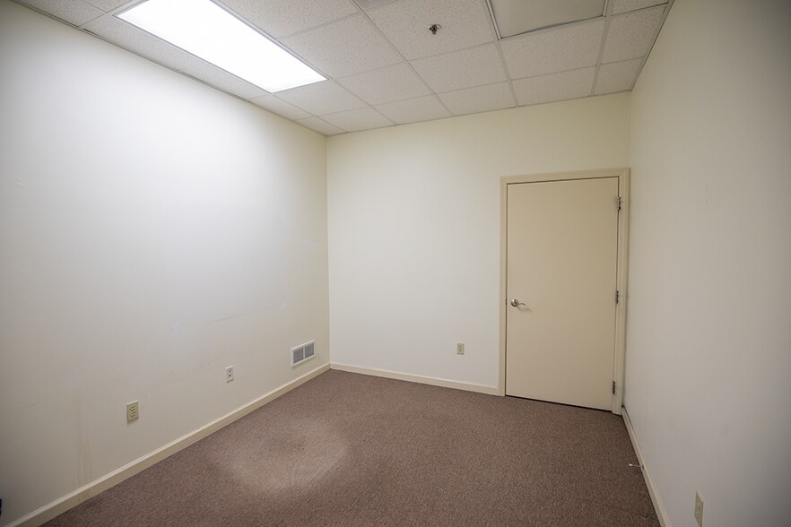 More Photos Of 86 Coraopolis Rd, Coraopolis Medical For Sale