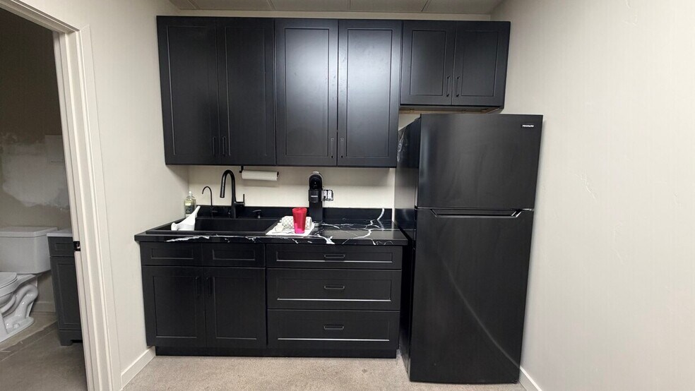 More Photos Of 15876 N 76th St, Scottsdale Office For Lease