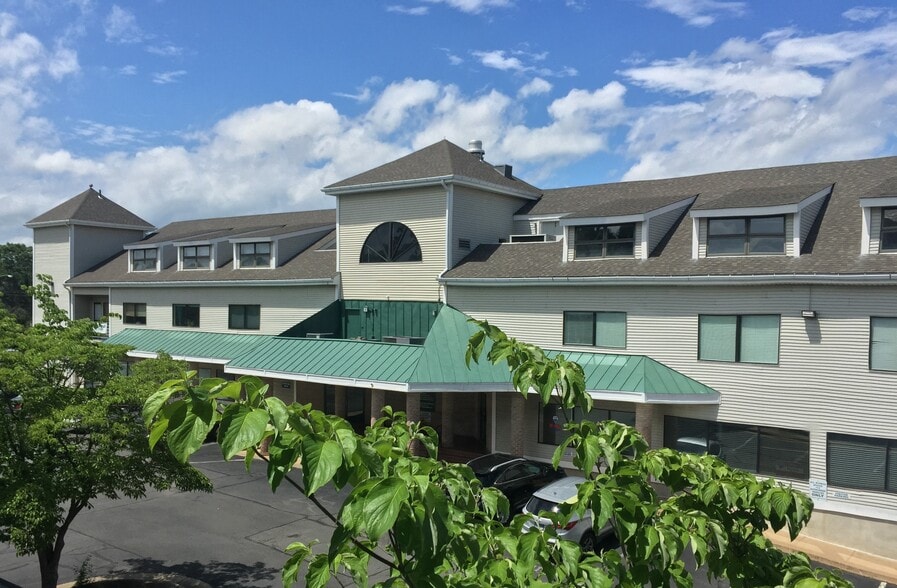 More Photos Of 602 S King St, Leesburg Office For Lease