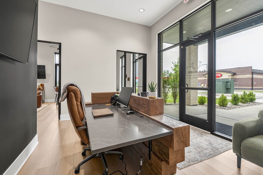 More Photos Of 3607 NE Otterview Cir, Ankeny Office For Sale