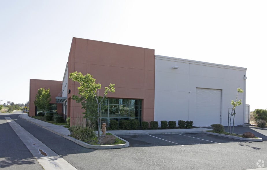 More Photos Of 5200-5234 Gateway Plaza Dr, Benicia Flex For Sale