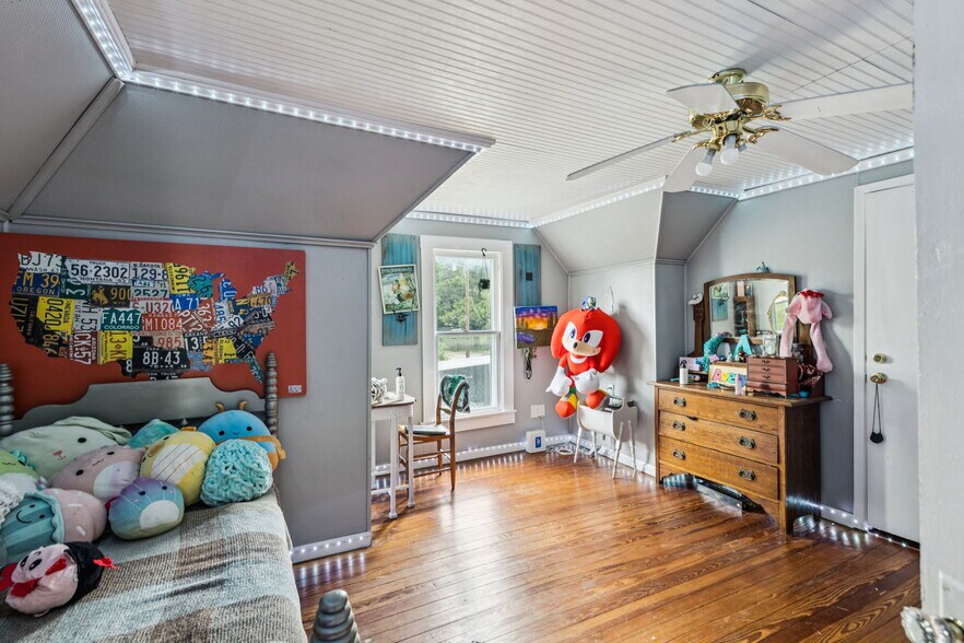 More Photos Of 607 E 1st St, Prosper Office Residential For Sale