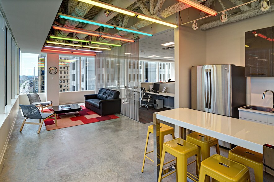 More Photos Of 250 Marquette Ave, Minneapolis Office For Lease