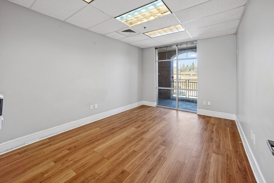 More Photos Of 10210 Berkeley Place Dr, Charlotte Storefront Retail Office For Lease