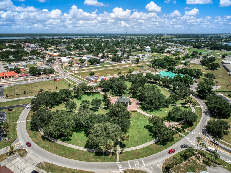 More Photos Of 405 W Interlake Blvd, Lake Placid Office For Sale