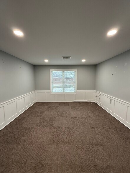 More Photos Of 437 Naubuc Ave, Glastonbury Office For Sale